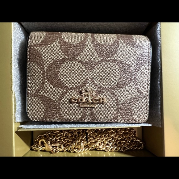 *NWT* Coach Boxed Mini Wallet On A Chain In Blocked Signature Canvas Gift 🎁 Set - Picture 3 of 7